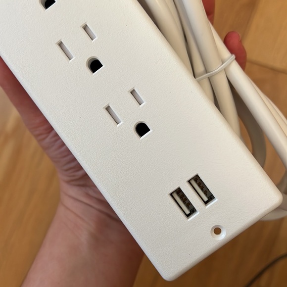 Power Strip Waterproof with 4 Outlets 2 USB Surge Protector 6ft Cable Flat Plug - Picture 3 of 7